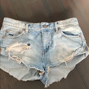BDG boyfriend Low rise jean short light wash